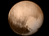 Sonda NASA z bliska fotografuje Plutona 